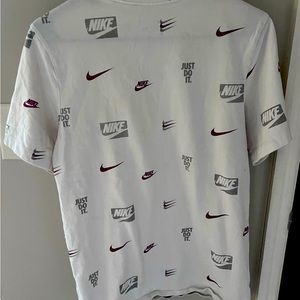 Nike Men’s t-shirt size small